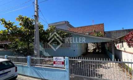 Casa de Madeira com Amplo Terreno – Próxima da Praia em Penha/SC