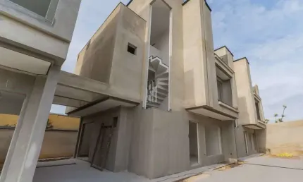 Sobrado de condomínio com 3 quartos, capão raso, curitiba - r$ 898 mil, cod: so0042