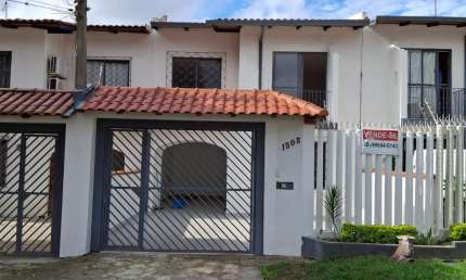 Sob reformado em condomínio, amplo espaço coletivo, ótimo para crianças.