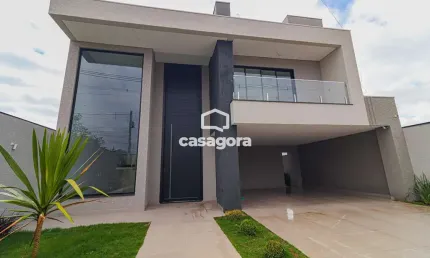 Sobrado de Alto Padrão com 4 Suítes e Piscina - Sustentável e Sofisticado
