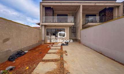 Sobrado Alto Padrão com Piscina à Venda, Bairro Eucaliptos, Fazenda Rio Grande