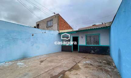 Casa com 2 Quartos, Terreno nos Fundos  Negociação Facilitada em Santa Terezinha