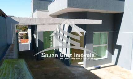 Casa em Alvenaria com 02 Dormitórios ( 01 Suíte) - Frente para Rua.