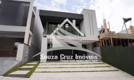 Casa Triplex em Condomínio Clube - Santa Cândida / Curitiba.