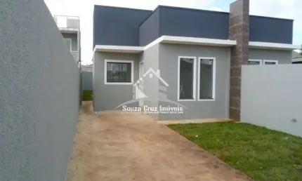 Casa com 03 Quartos (01 Suíte) - Amplo Espaço de Terreno.