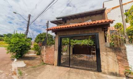 Casa com 3 quartos à venda na Rua Dirceu Menezes, 190, Petrópolis, Novo Hamburgo por R$ 435.000