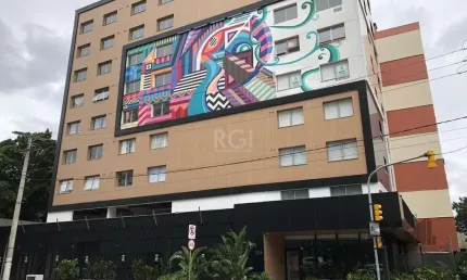 Stúdio totalmente mobiliado, na Cidade Baixa,com box,prédio com infraestrutura