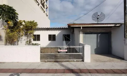 Casa com 2 dormitórios para alugar, 200 m² por R$ 3.500,00/mês - Meia Praia - Navegantes/SC