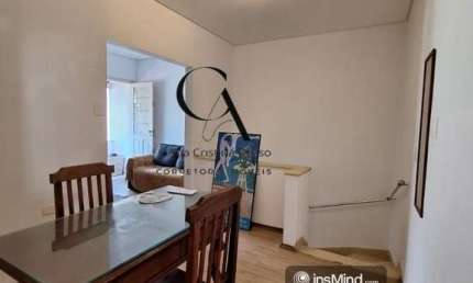 Casa sobreposta alta, 2 dormitórios, 1 suíte, 2 banheiros, Venda em Santos, Boqueirão,