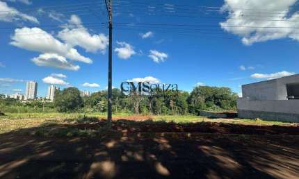 Terreno à venda em Londrina no Jardim Mediterrâneo com 853 m² em leve declive