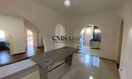 Casa para alugar em Londrina, Jardim Monções, com 7 quartos, com 100 m²