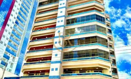 Apartamento a 50 metros do mar no bairro Meia Praia
