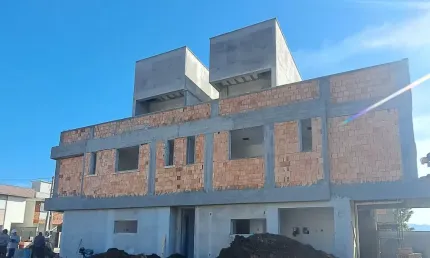 Casa triplex 2 suítes e rooftop a venda no Ribeirão da Ilha, Florianópolis SC.