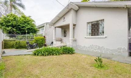 Terreno com casa à  Venda no Centro Civico - Curitiba