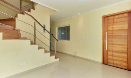 Sobrado á Venda 3 quartos, 1 suíte, 4 vagas, 144m² - Loteamento Marinoni