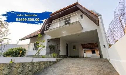 Casa espaçosa de 264m² em terreno de 360m² no Abranches