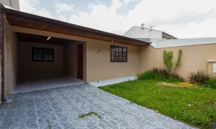 Casa aconchegante térrea, Quintal frente e fundos - 3 vagas - Vitória Régia - CIC
