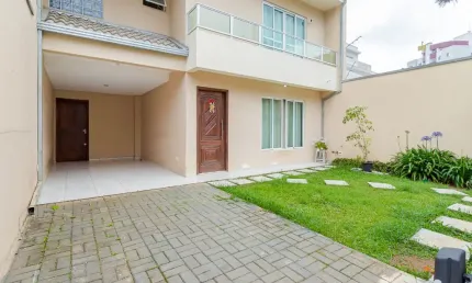 Espaçoso Triplex com 3 Quartos e home office, 2 Vagas no Coração do Água Verde
