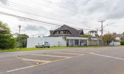 Casa com 4 suítes, 4 vagas, no Bairro Vista Alegre - Curitiba/PR