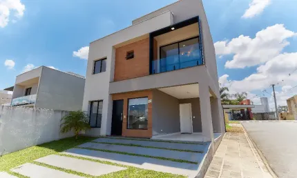 Sobrado com 3 dormitórios e 3 vagas no Campo de Santana, Curitiba/PR