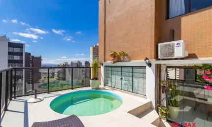 COBERTURA DUPLEX, 4 SUITES, 3 VAGAS LIVRES DE GARAGEM E AMPLOS AMBIENTES SOCIAIS PARA RECEBER COM ESTILO