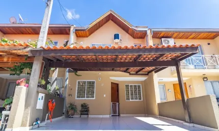 LINDO SOBRADO EM COND. FECHADO - 3 QUARTOS C/SUITE - UBERABA