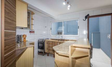 Sobrado Triplex em condominio, 3 quartos, suíte, 2 vagas,  Tingui - Curitiba/PR 