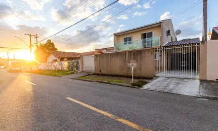 Casa Ampla com Edícula no Bairro Atuba – Pinhais | 6 Quartos, Suíte, Churrasqueira e Garagem para 4 Carros