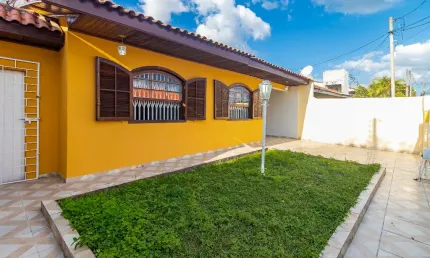 Casa com 3 quartos à venda na Rua Pedro Saturnino, 73, Uberaba, Curitiba