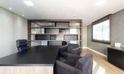 Sala comercial à venda com 1 vaga no Bairro Água Verde - Curitiba