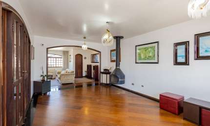 Excelente CASA COMERCIAL/RESIDENCIAL -  554m² Construído - 5 Quartos / 4 Suítes - Terreno de 686 m² CAJURU - OPORTUNIDADE