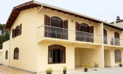 Casa à venda, 4 quartos, 2 suítes, 3 vagas cobertas no Bacacheri, Curitiba