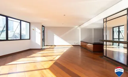 Apartamento com 274m² , 4 Quartos (sendo 2 suítes), 2 vagas, no Batel