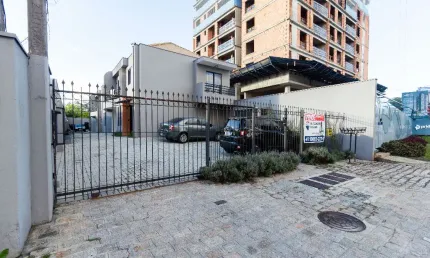 Sobrado Prox. Rua do Outono, 3 dormt.,sendo 1 suíte  e Ecoville