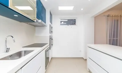 Sobrado Triplex com 3 suítes e 2 vagas - Campo Comprido
