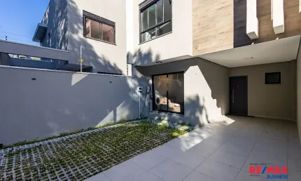 Sobrado Triplex Novo à venda, 136m² com Terraço Incrível no Cascatinha – Curitiba/PR