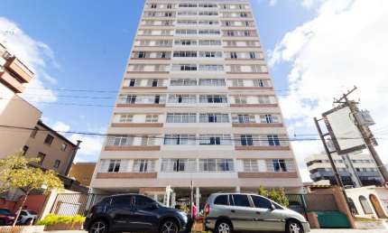 Apartamento  Centro de Curitiba com 3 dormitórios e Dormt. e bwc  Empregada