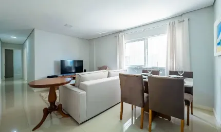 Apartamento de 2 quartos com vaga de garagem coberta