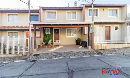 Sobrado em condomínio a venda no Xaxim, 2 quartos, closet e ampla área gourmet