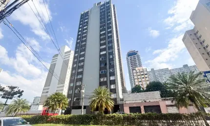 Apartamento com 3 quartos, 2 vagas cobertas (tipo vagão), no Centro - Curitiba
