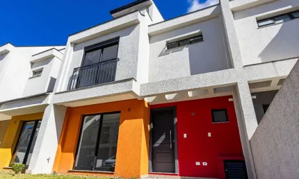 Sobrado novo, 3 quartos (1 suíte), 2 vagas de garagem, no alto boqueirão – curitiba