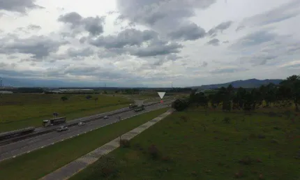Terreno à venda, 800000 m² por R$ 24.000.000,00 - Moreira César - Pindamonhangaba/SP