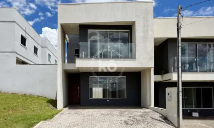 Sobrado em condomínio no Universitário  -  Cascavel