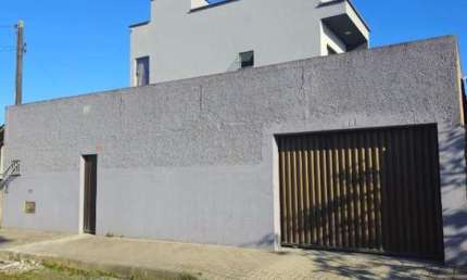 Morro do Meio - Sobrado com piscina e suite com Closet