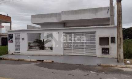 CASA COM PISCINA SEMI MOBILIADA E COM SALA COMERCIAL