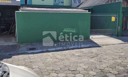 Casa a Venda Bairro São João com 2 pavimentos ja dividida em 2 residencias