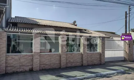 Excelente Casa de 3 Quartos sendo 1 suíte com Piscina no São João, ITAJAI - SC