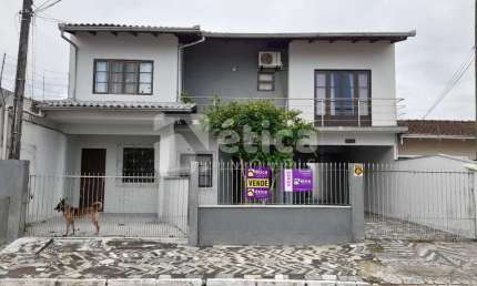 VENDE-SE EXCELENTE SOBRADO DE 6 DORMITÓRIOS NO BAIRRO SÃO VICENTE, ITAJAÍ