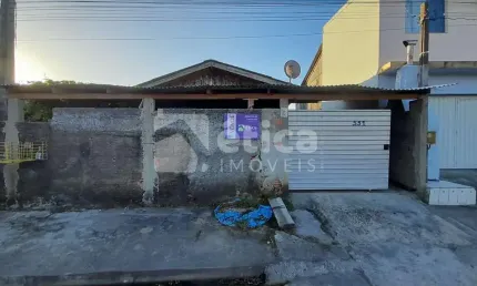 Vende-se Terreno com Casa de Madeira em Itajaí - Bairro Barra do Rio
