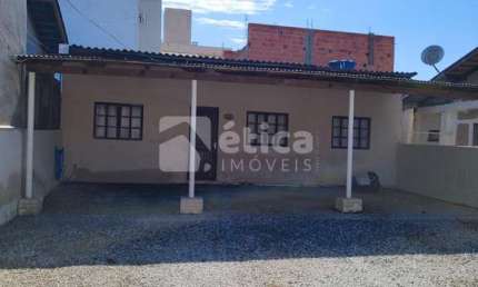EXCELENTE OPORTUNIDADE  CASA DE 2 DORMITÓRIOS NO BAIRRO MURTA, ITAJAÍ